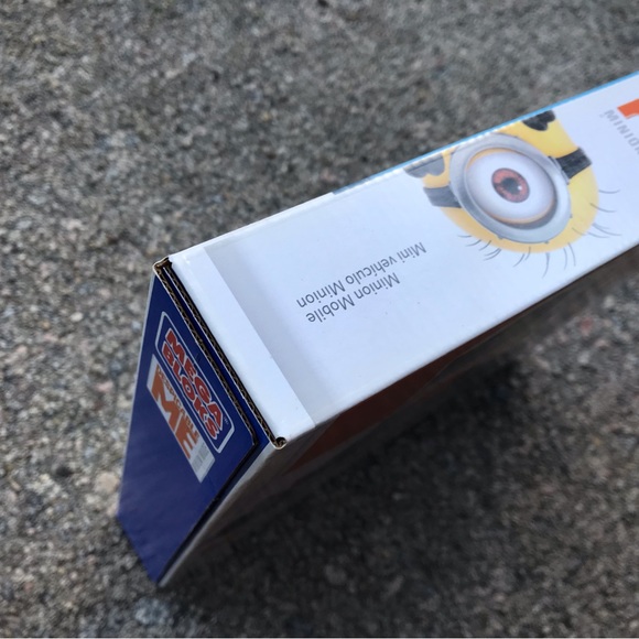 NEW Sealed MINIONS Despicable Me Minion Mobile Launcher Vehicle Gift - Picture 8 of 8